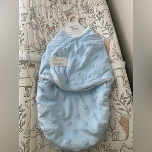 NWT Tiny Hugs blue cozy baby swaddle